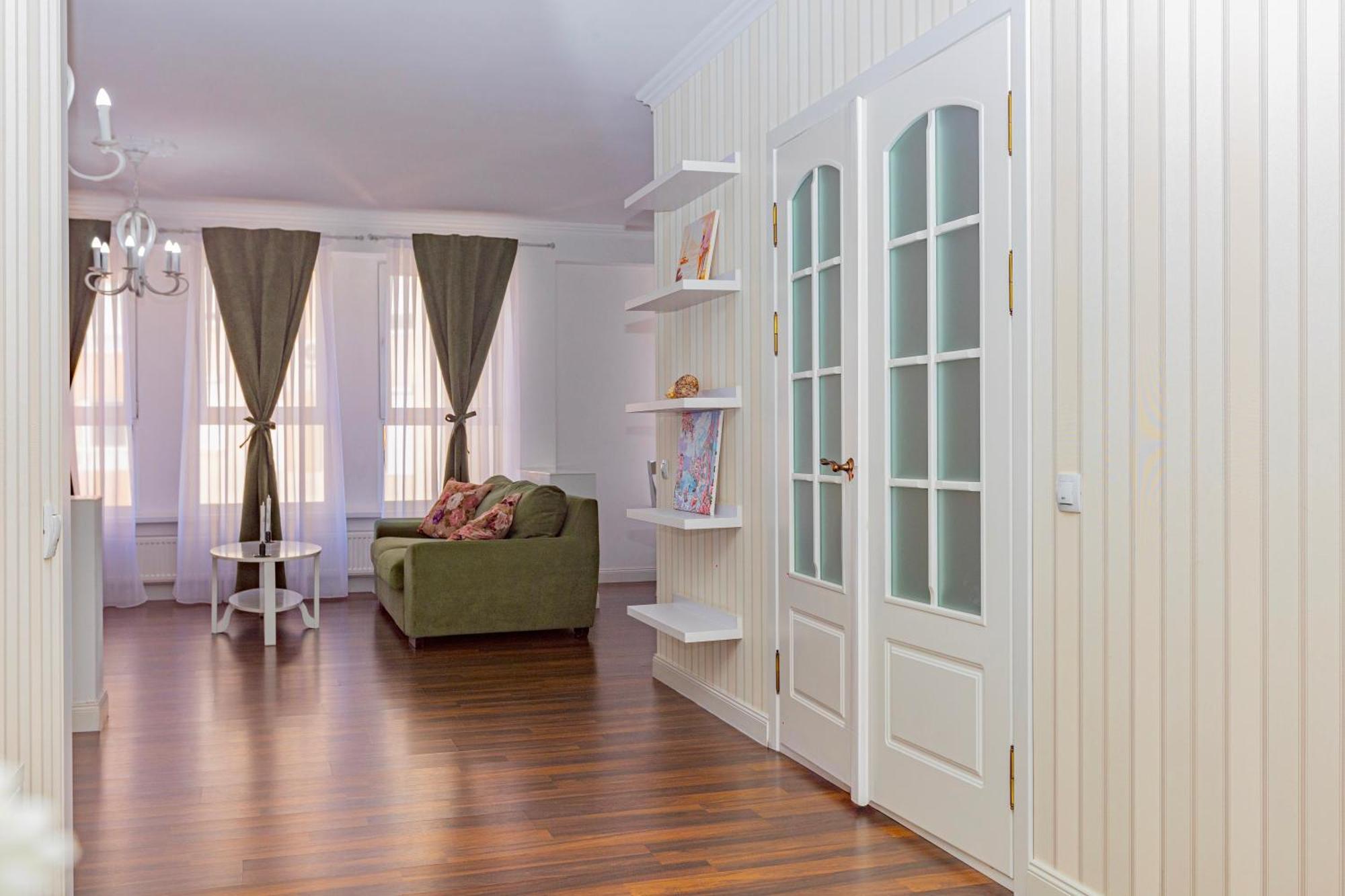Lakeview House *